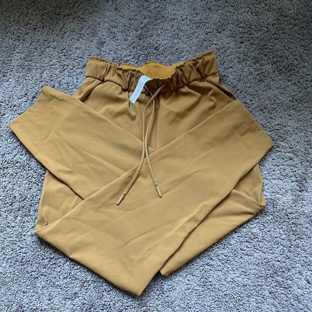 Lululemon keep moving 7/8 pant size 4